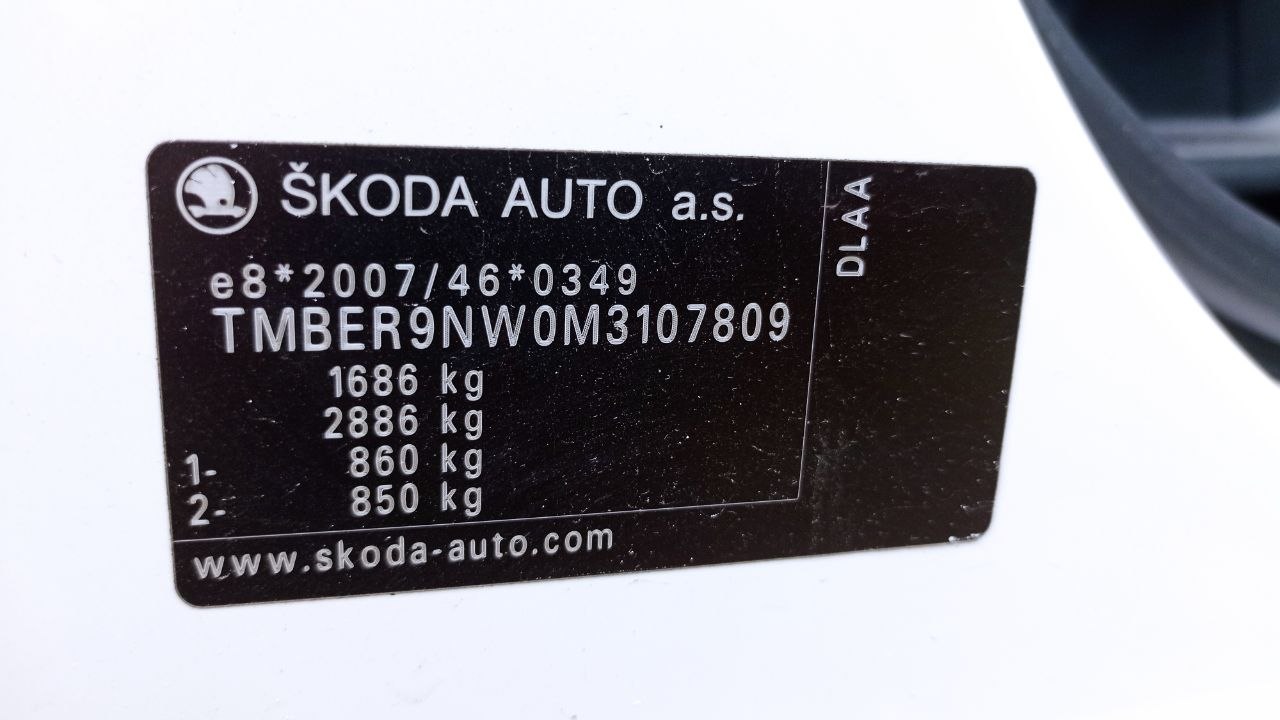 Výrobný štítok s VIN číslom – referenčný dátum výroby auta